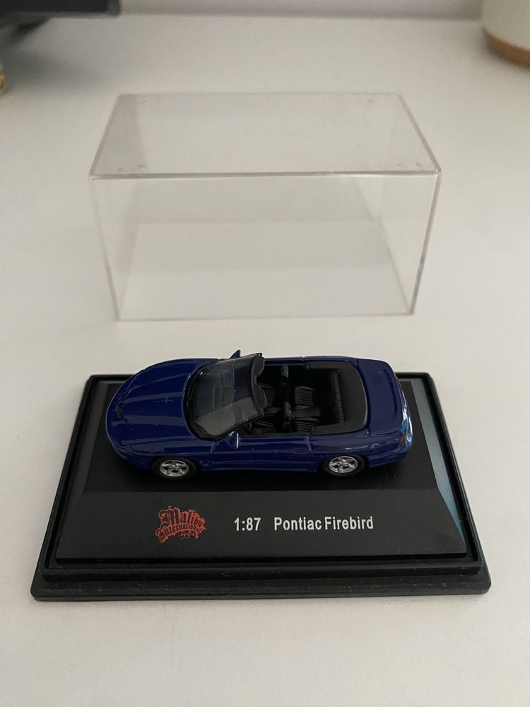 Model Pontiac Firebird skala 1:87