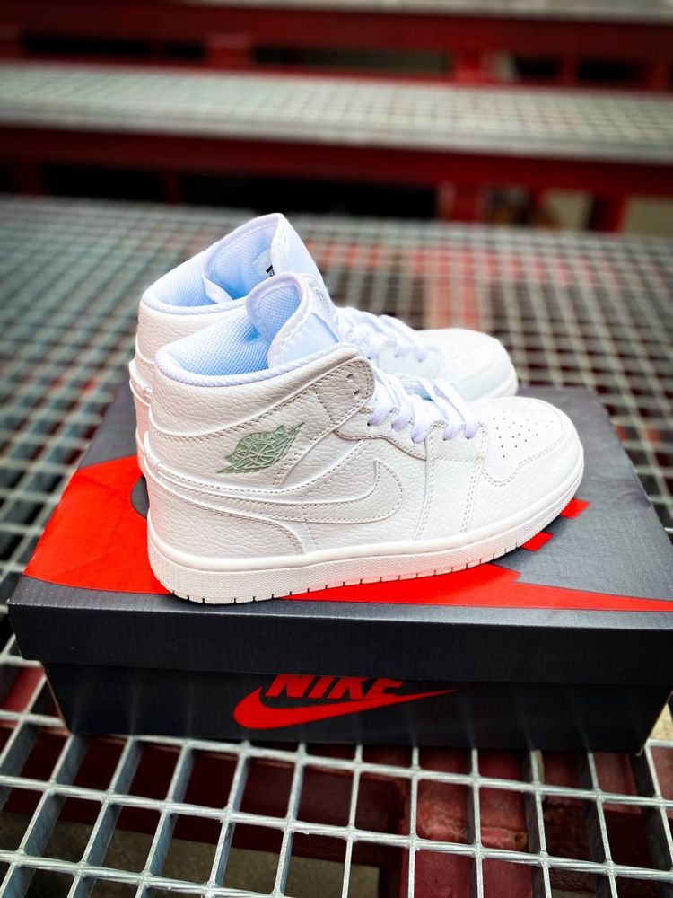 Buty Nike Air Jordan 1 Mid Triple White 36-45 unisex trampki