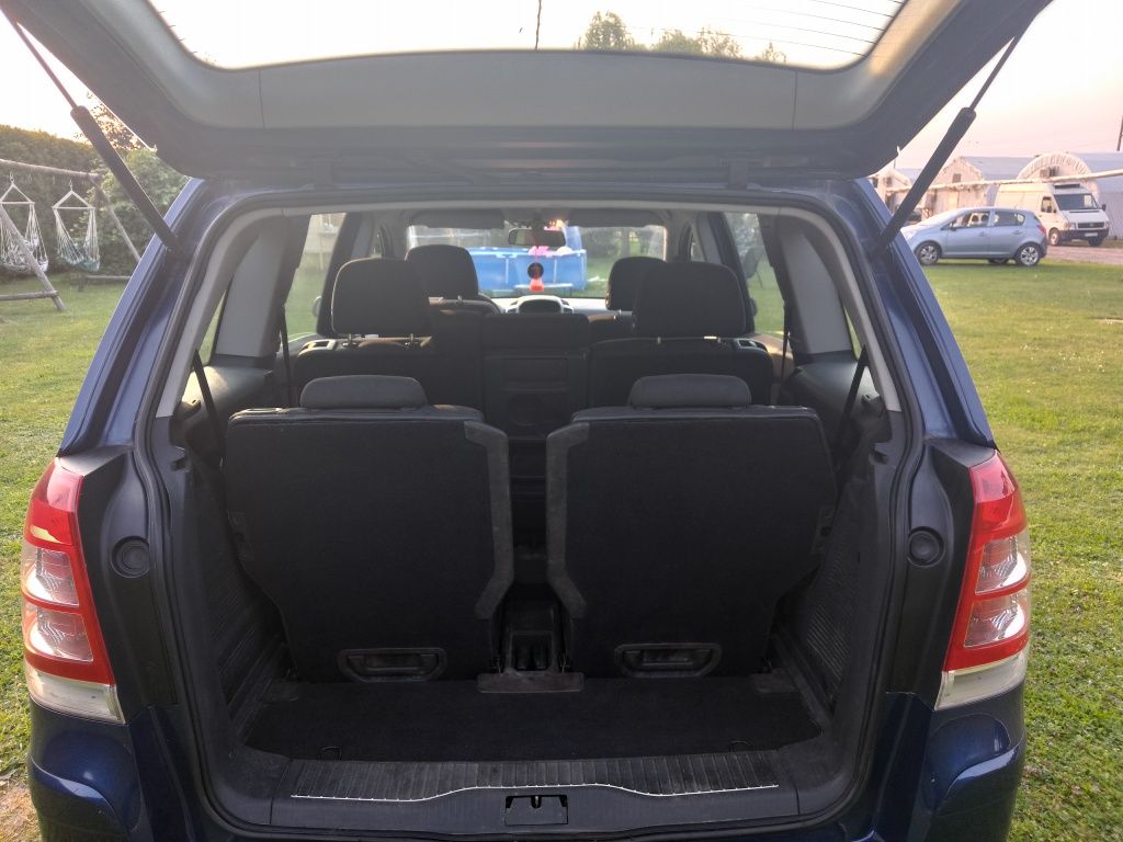 Opel Zafira dwa.