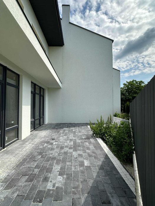 Продаж будинку у Львові