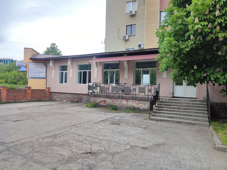 Продаж комерція центр міське озеро 1250$/м2