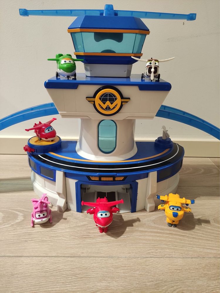 Base superwings com avioes
