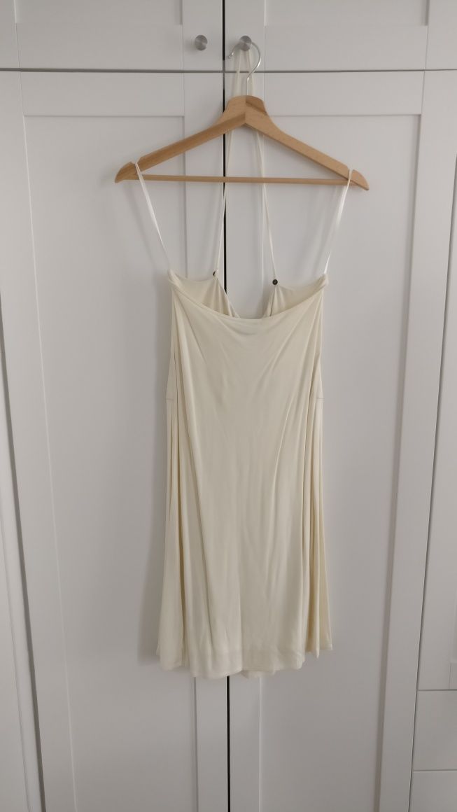 Vestido branco sujo