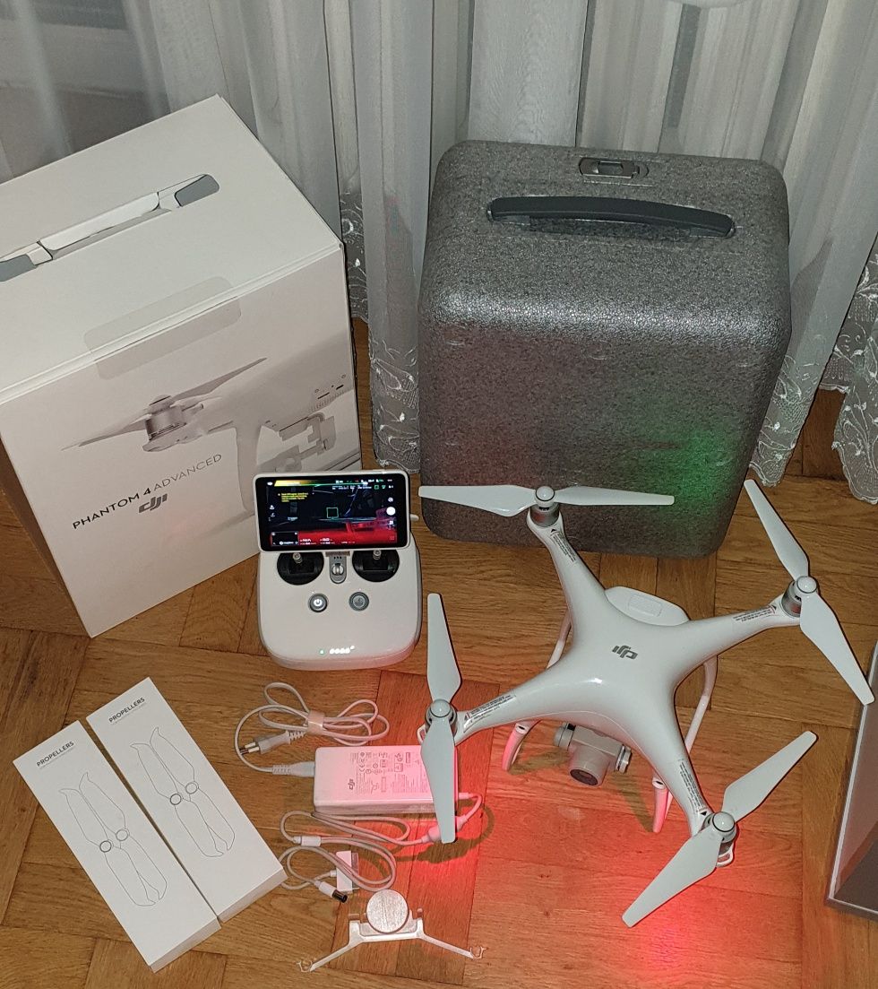 DJI phantom 4 Advanced z ekranem.SUPER