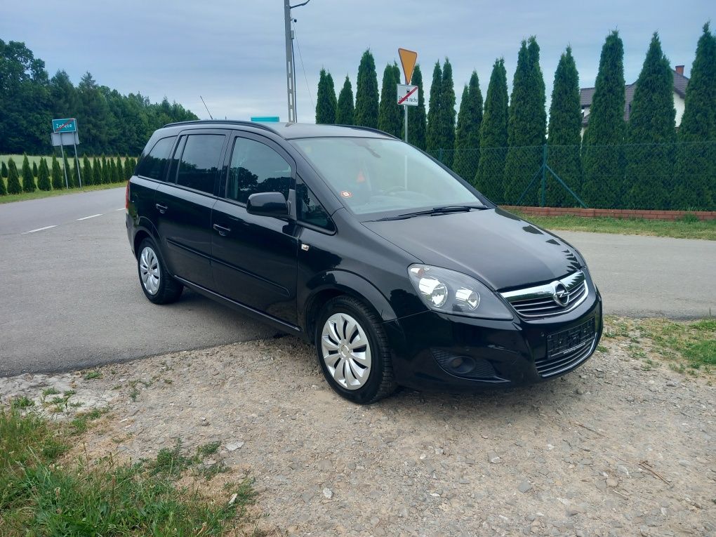 Opel Zafira B 2014/15 sprowadzony z Niemiec