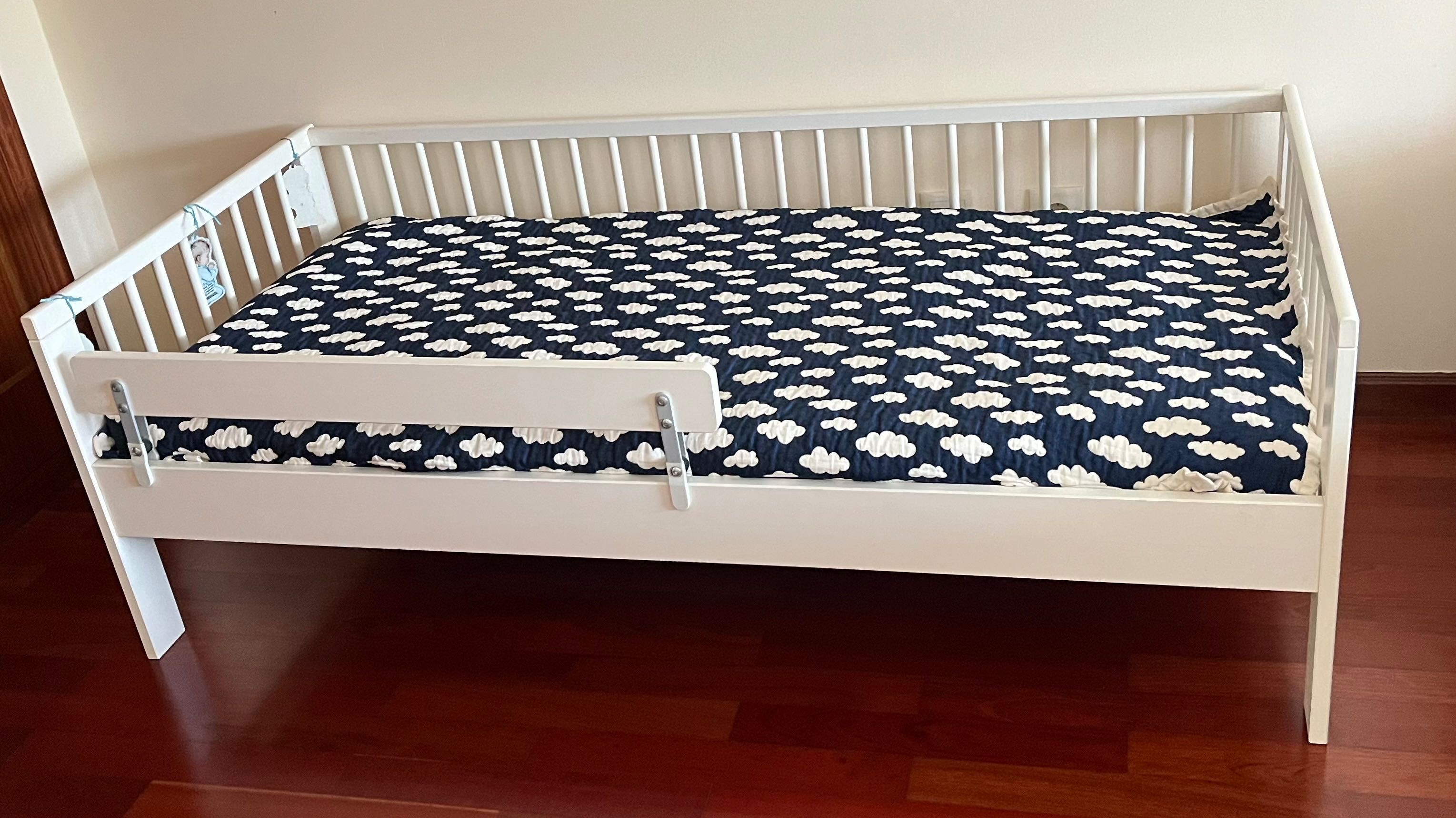 Cama criança pequena com colchão incluído