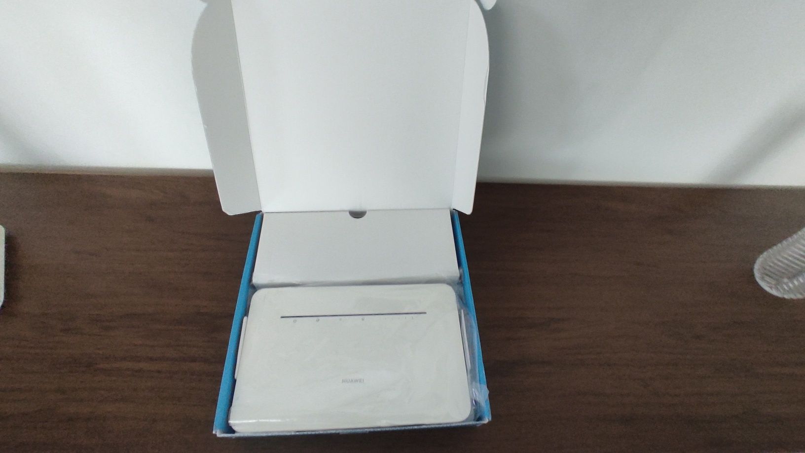 Router Internet móvel Huawei CPE 3, B535-232a, LTE 300 Mbps, Wi-Fi AC1