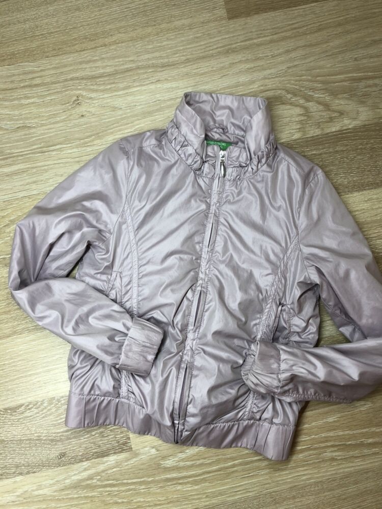 Продам детскую ветровку Benetton