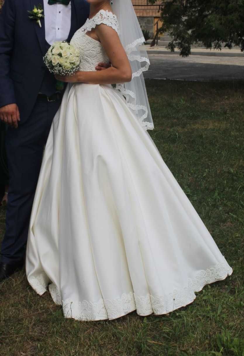 Весільна сукня (170см+)