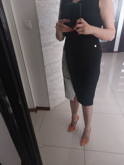 NOWA Ołówkowa spódnica z kwiatem MONNARI, rozm. 36