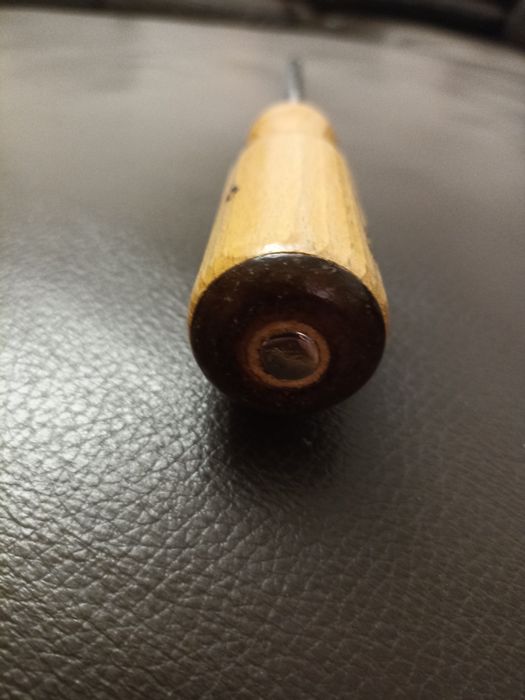 Отвёртка из качественного металла.