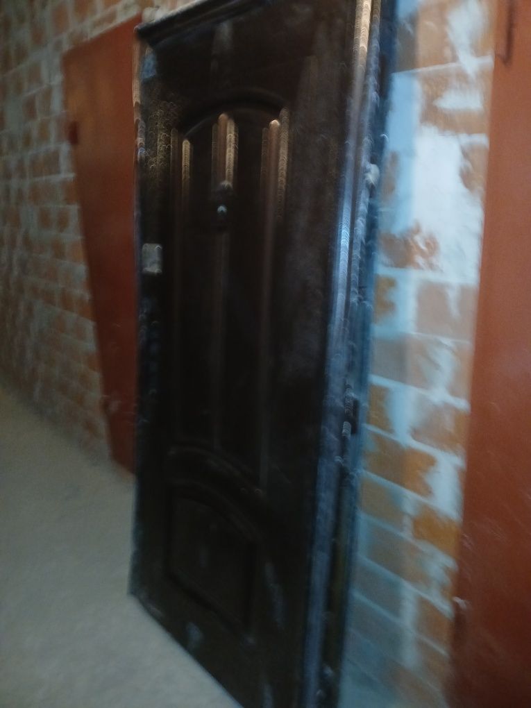Продються металічні двері