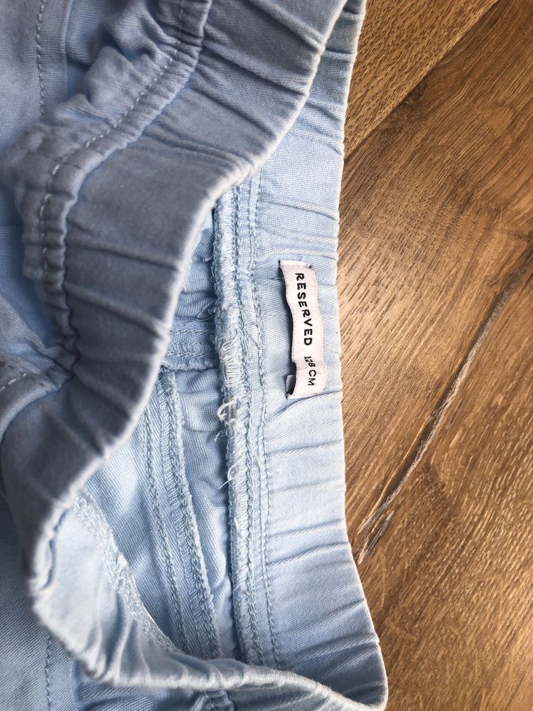 Błekitne jeansy Reserved 128 haftowane