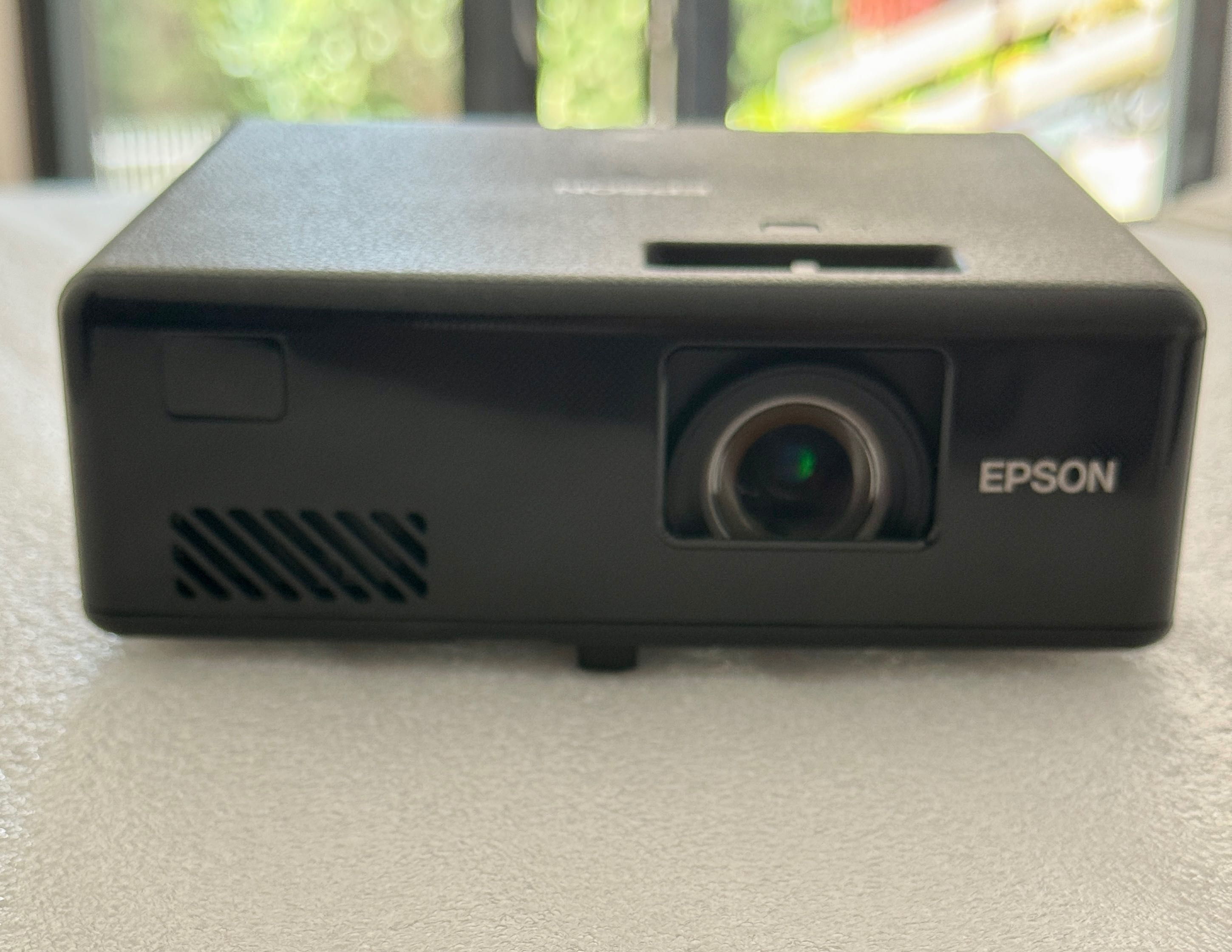 Projektor Epson EF-11 3LCD tylko 350h świecenia
