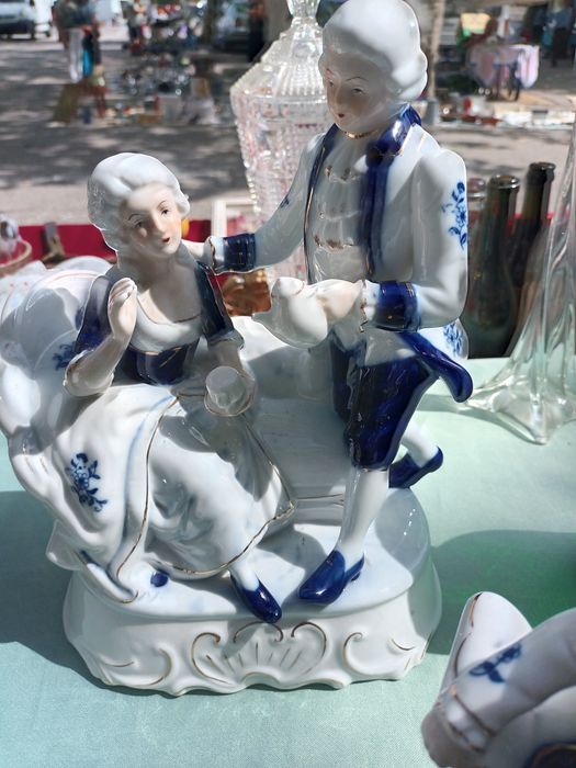 Estatuetas em porcelana branca/azul