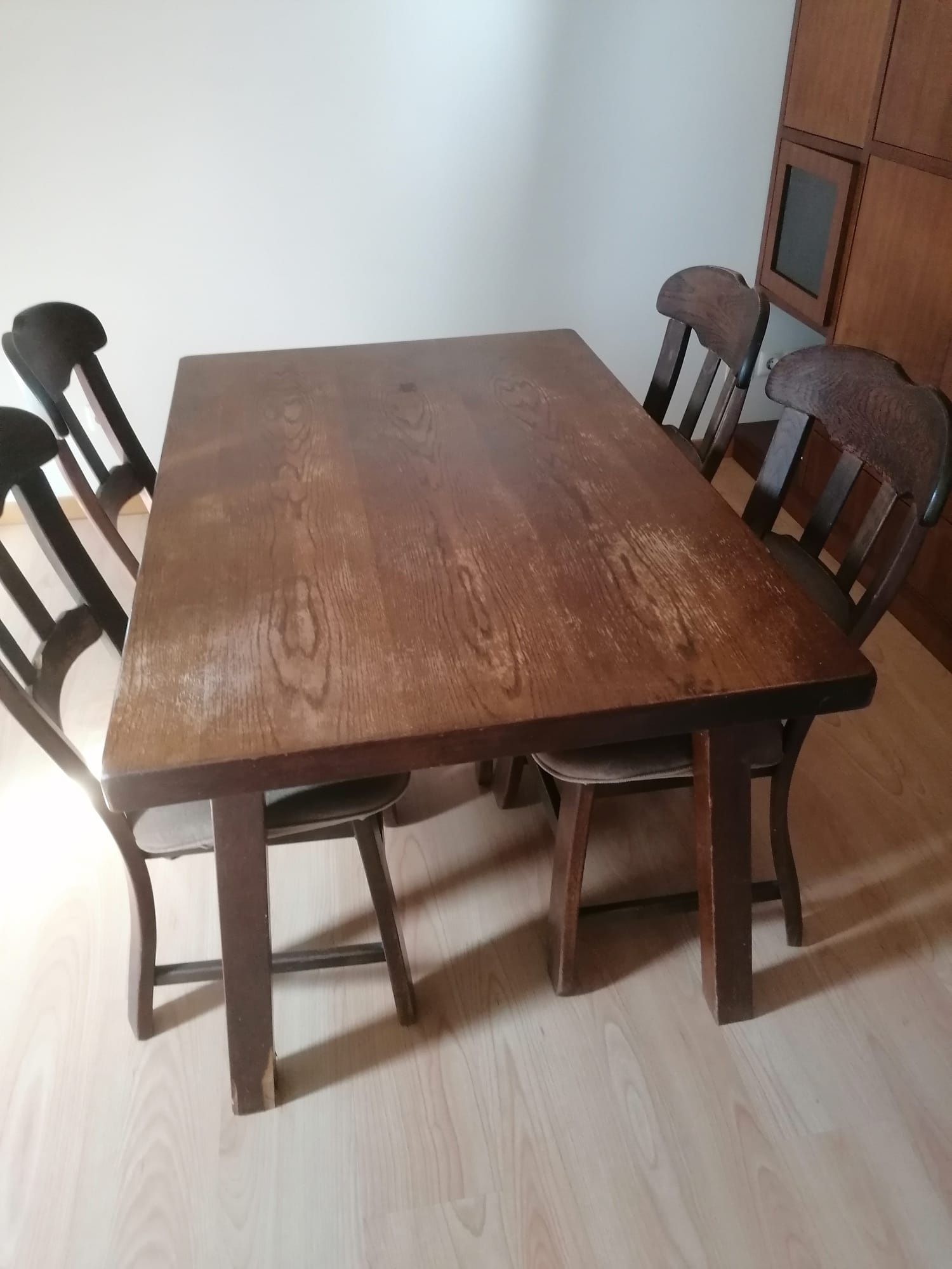 Mesa com 4 cadeiras