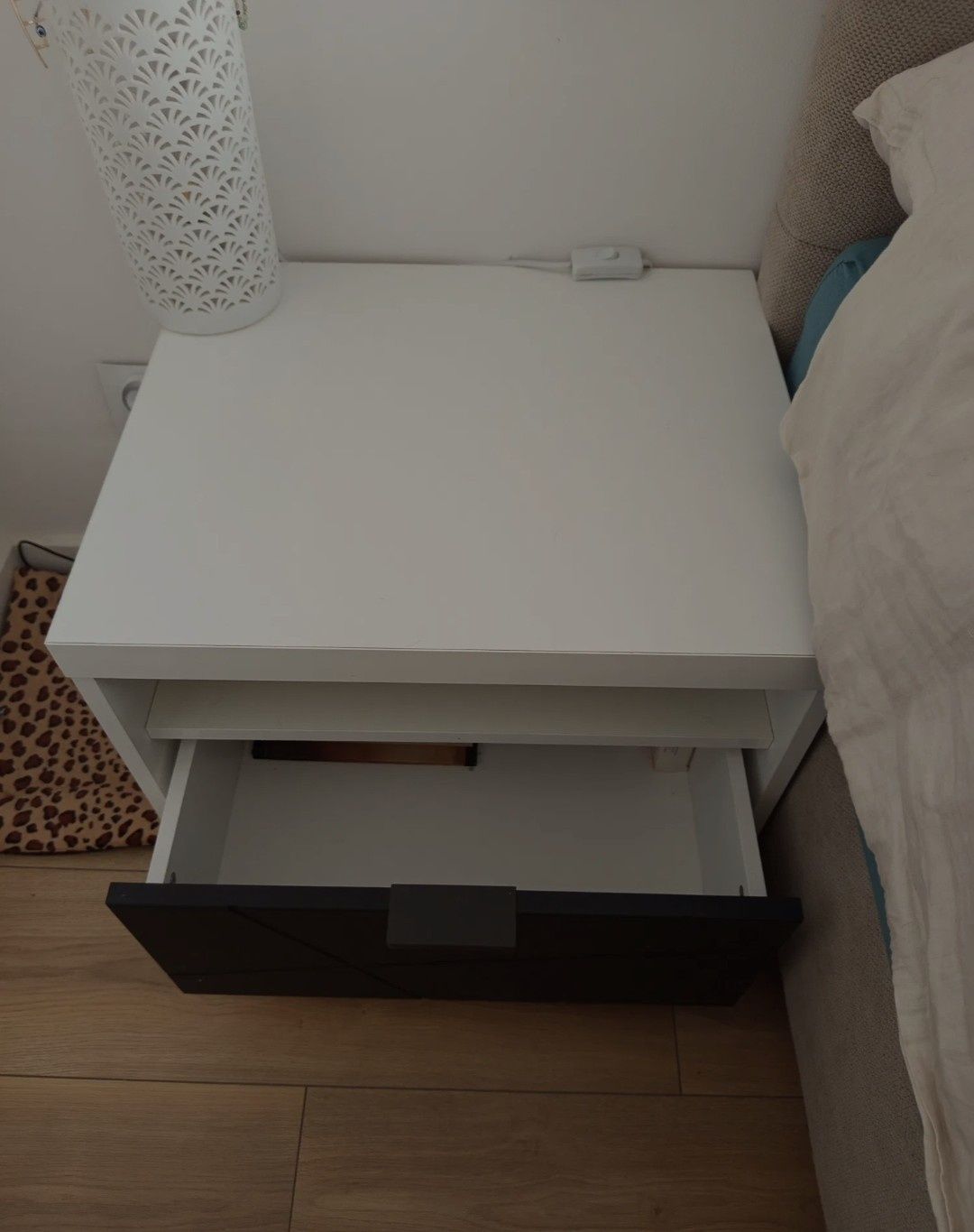 Szafki nocne Black Red White z kolekcji Forn