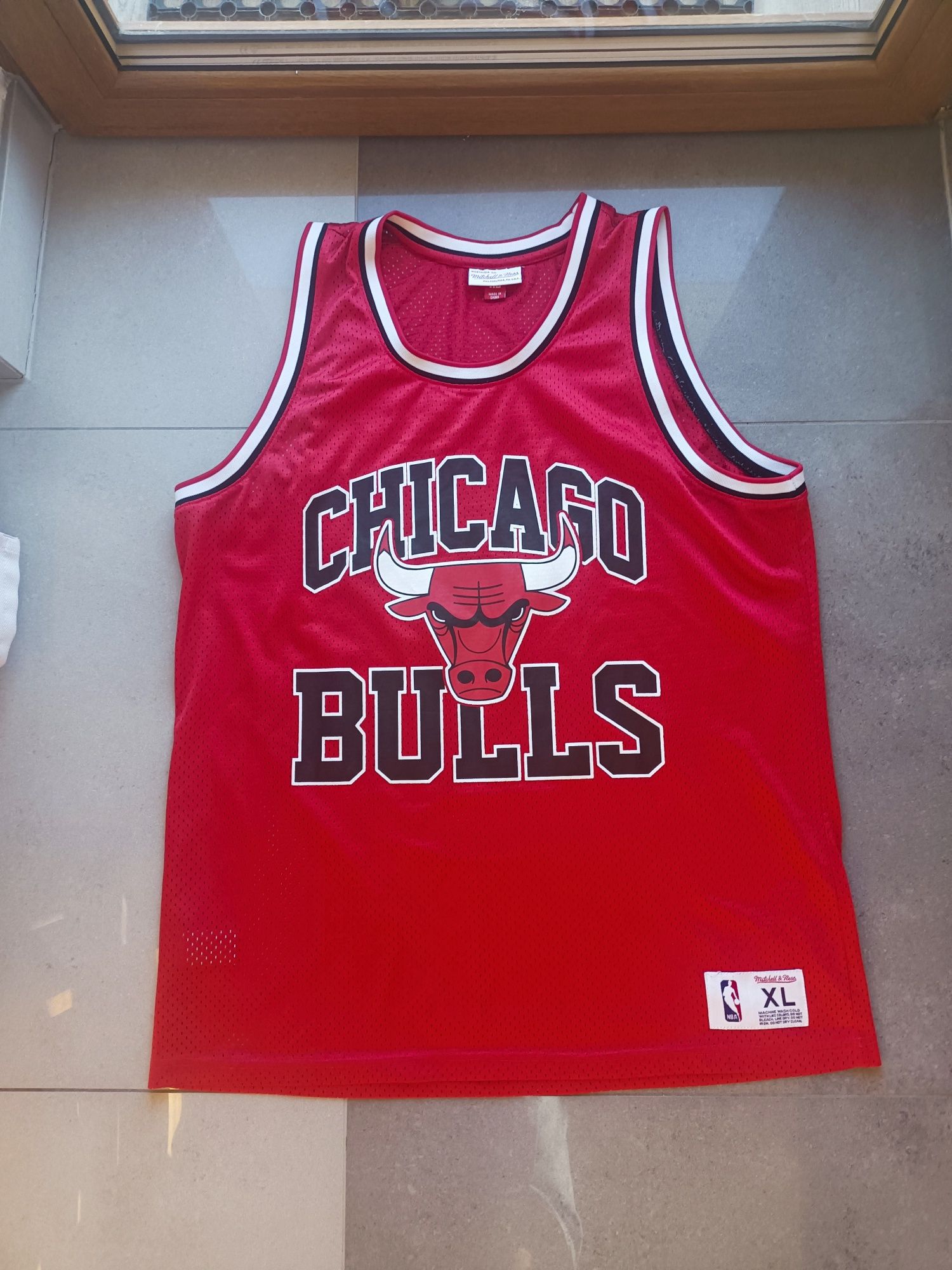 Czerwony bezrękawnik Mitchell&ness Chicago Bulls