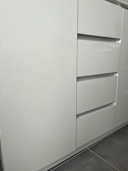 Komoda wysoki połysk biała