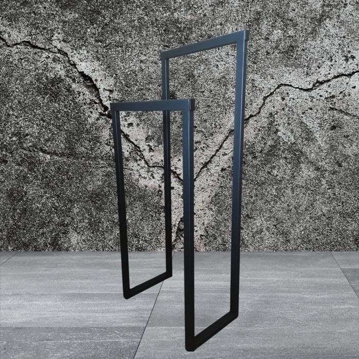 Металева вішалка в стилі лофт