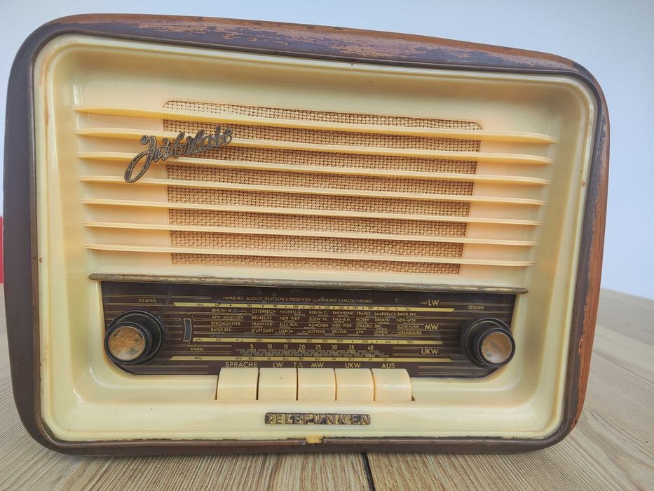 radio telefunken a valvulas com FM, em muito bom estado