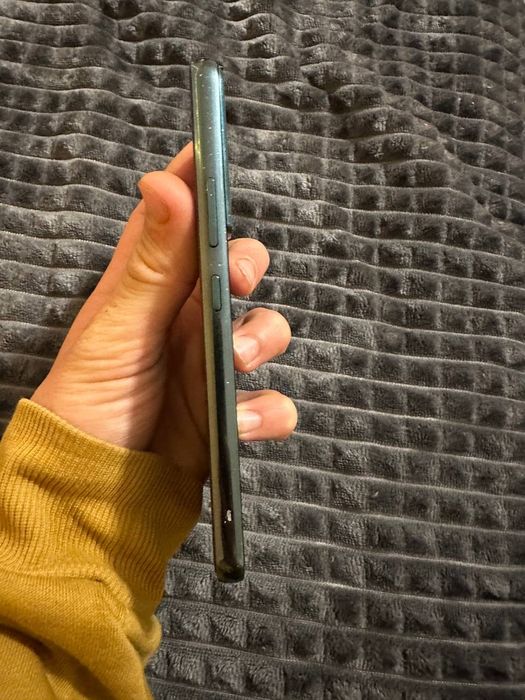 S22 гарний стан 128 гб є подряпини по корпусі
