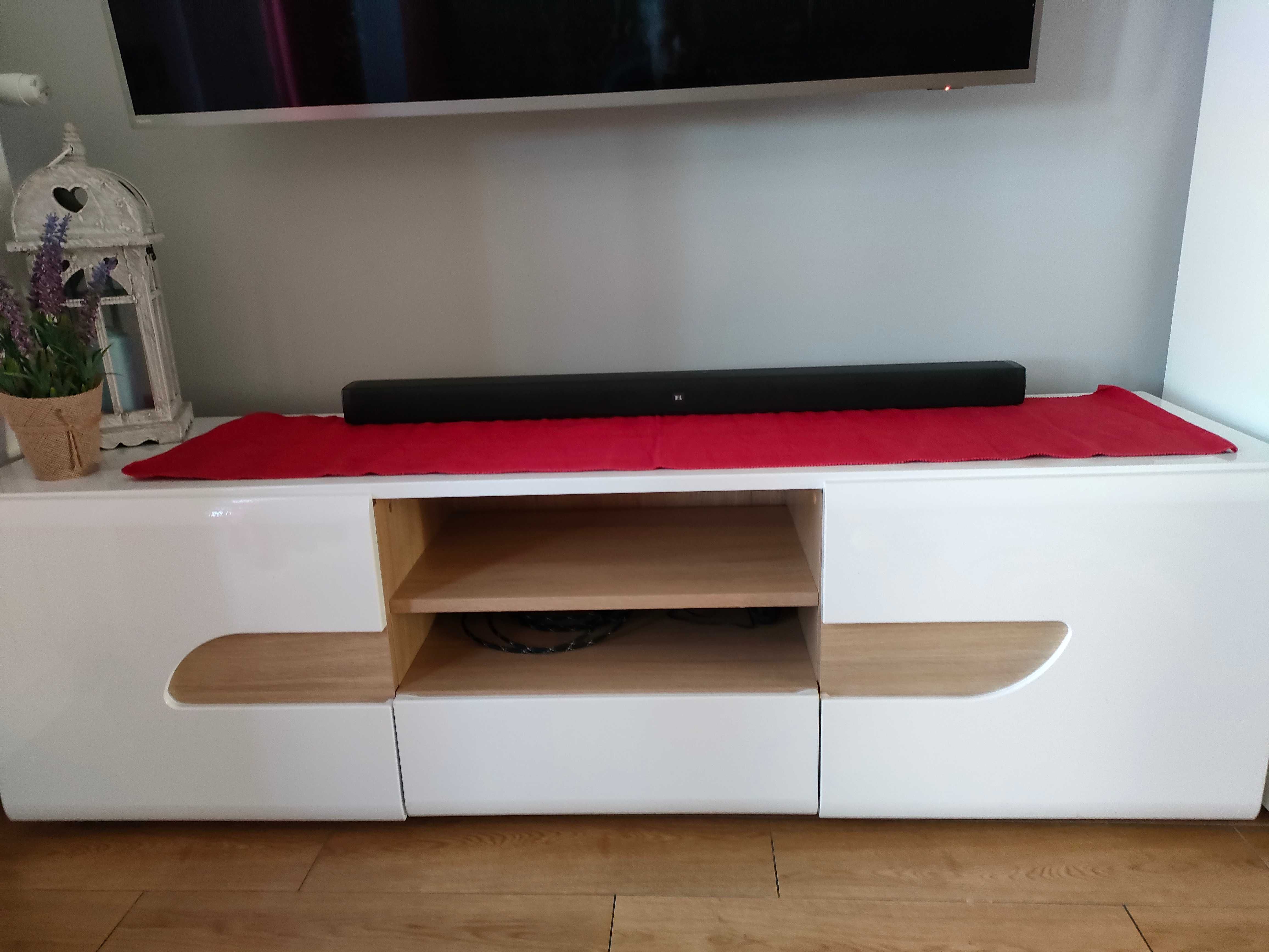 Witryna i komoda pod tv Konsimo + stolik kawowy