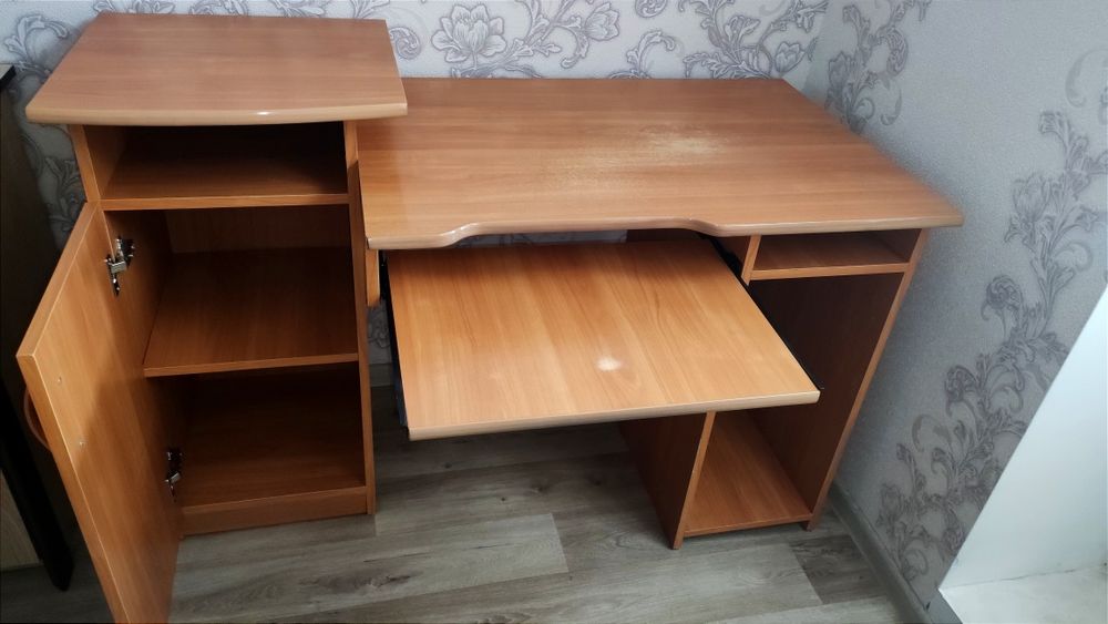 Стол компьютерный, письменный.