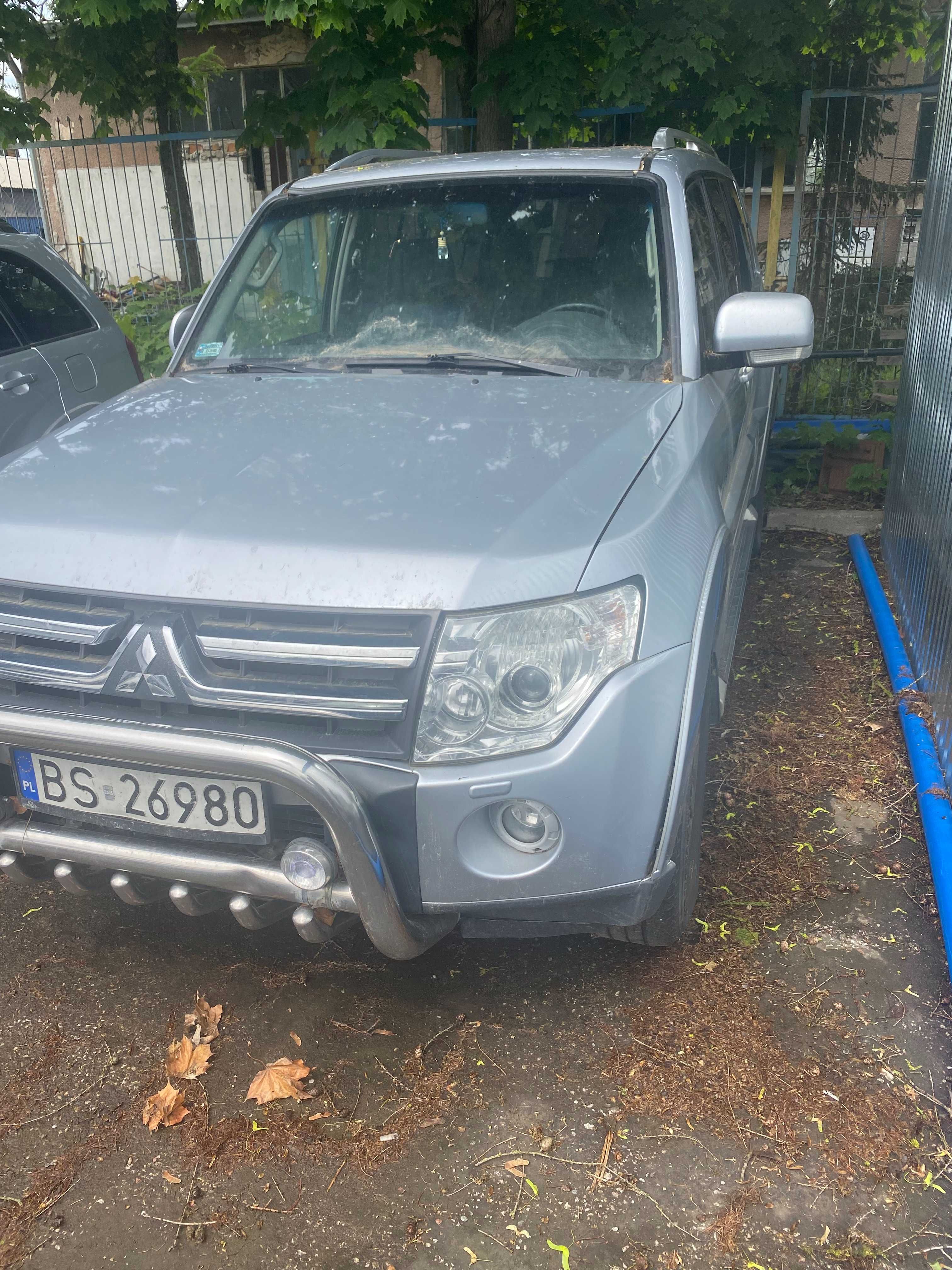 Mitsubishi Pajero - uszkodzony