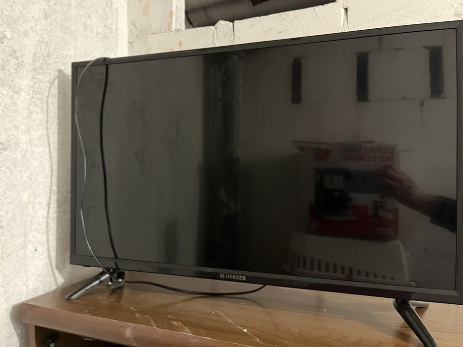 Tv hyker 32” LED