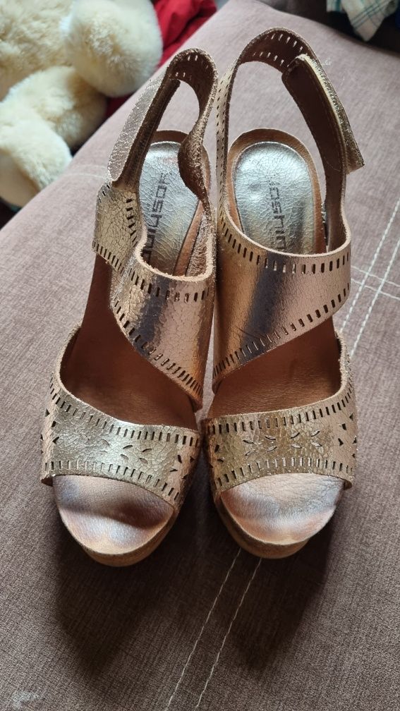 Buty damskie, rozmiar 38 (25 cm), na obcasie, złote