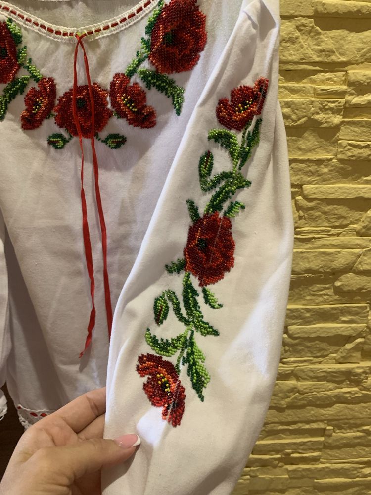 Дитяча вишиванка з бісеру