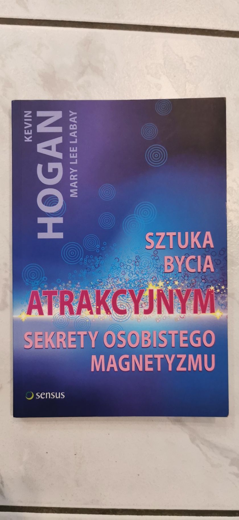 Sztuka bycia atrakcyjnym sekrety osobistego magnetyzmu Kevin Hogan