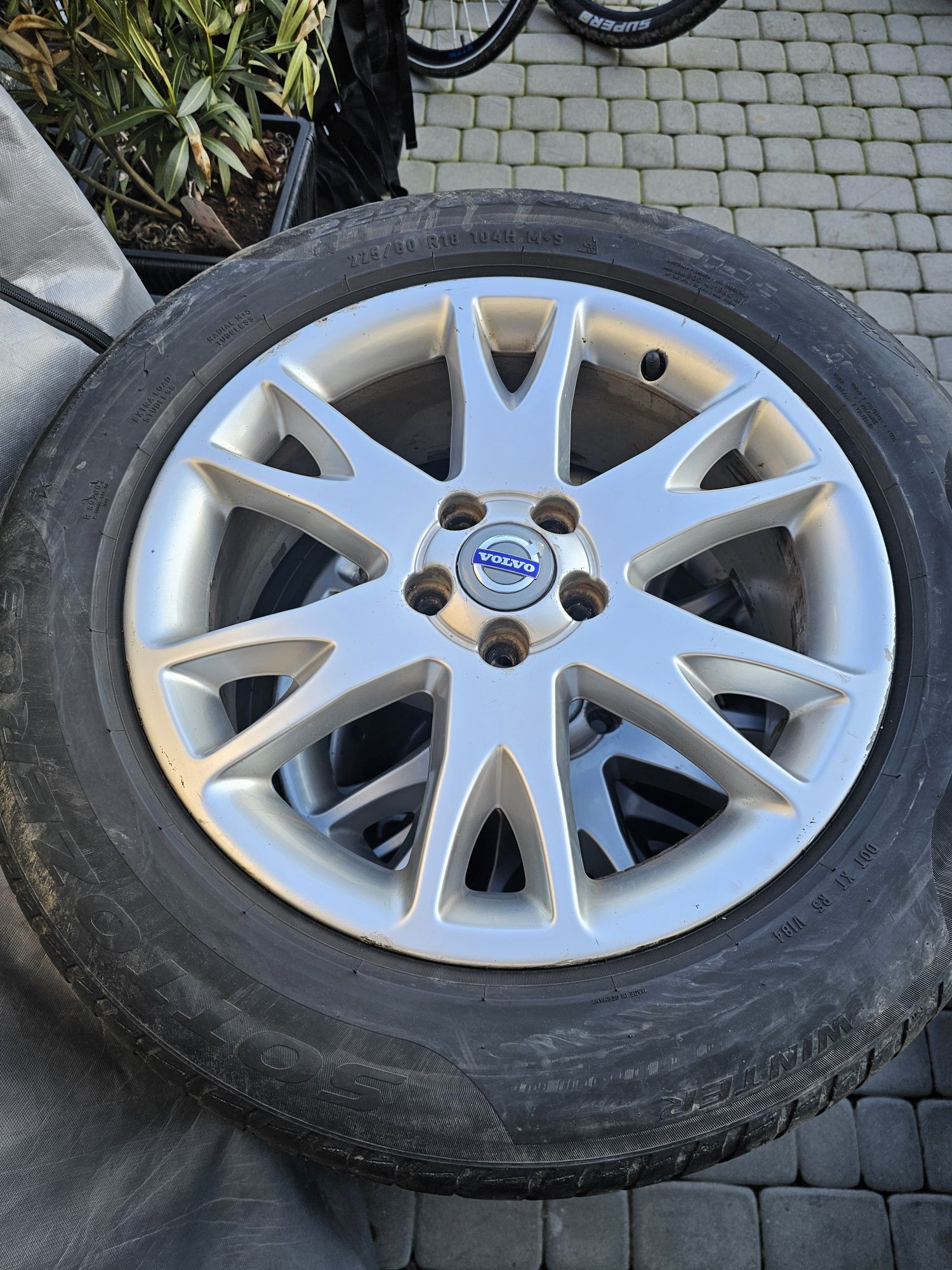 Oryginalne felgi z oponami do Volvo XC 90 lub XC 70 plus komplet opon