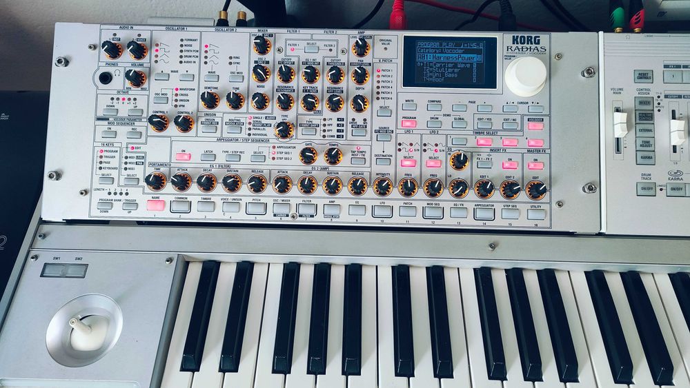 Korg M3 expanded z modułem Radias plus klawiatura plus hard case.