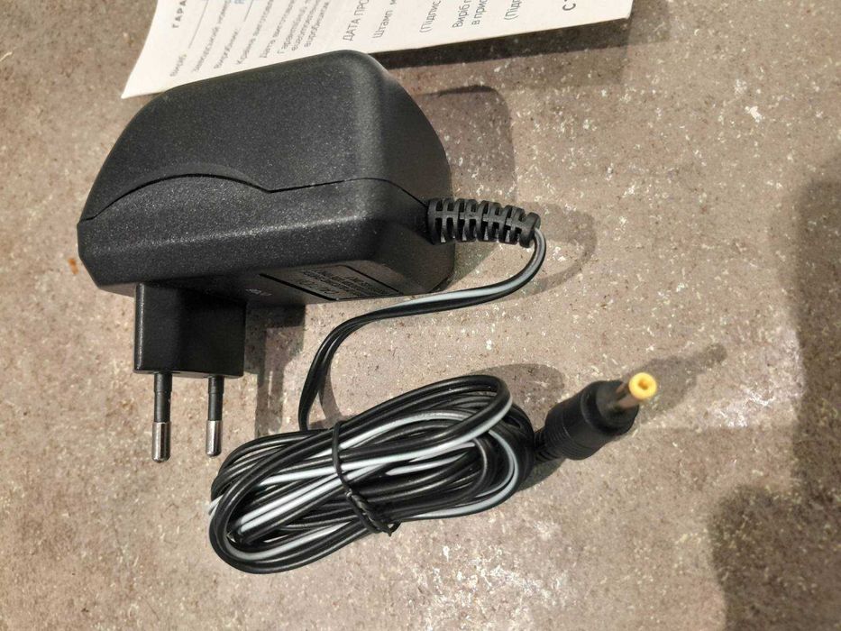 продам AC adapter (блок живлення) OMRON 5.8V DC тонкий штеккер, Японія