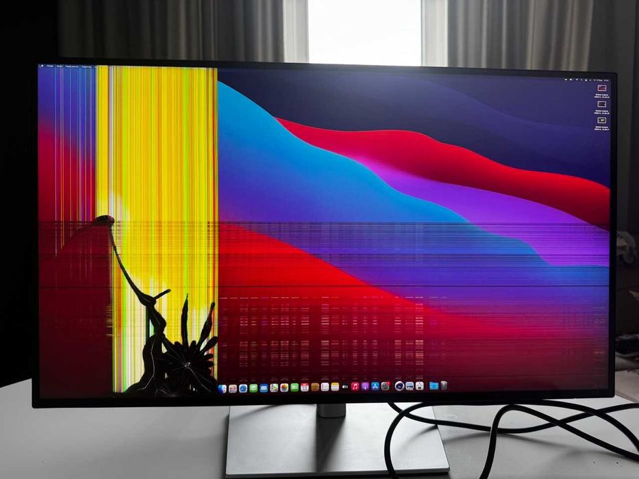Монітор Dell U2723QE (пошкоджена матриця)