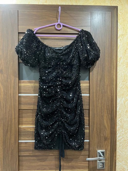 Sukienka cekinowa damska marszczenia XS Prettylittlething