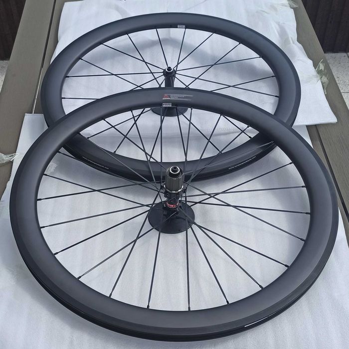 Koła szosowe CSC carbon, 50mm hamulce szczękowe.