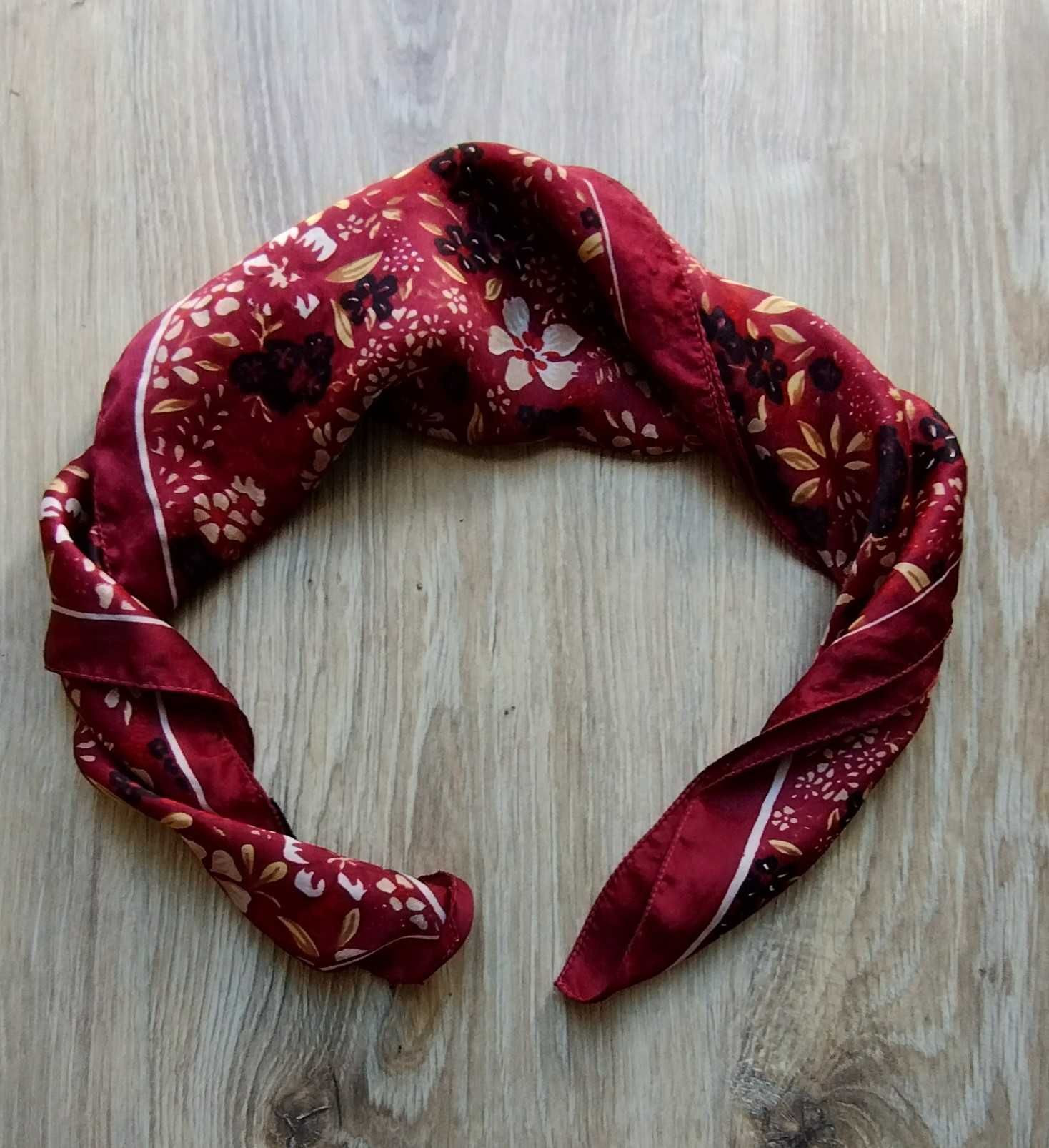 Bijou Brigitte jedwabna piękna apaszka 100% jedwab silk kwiatki