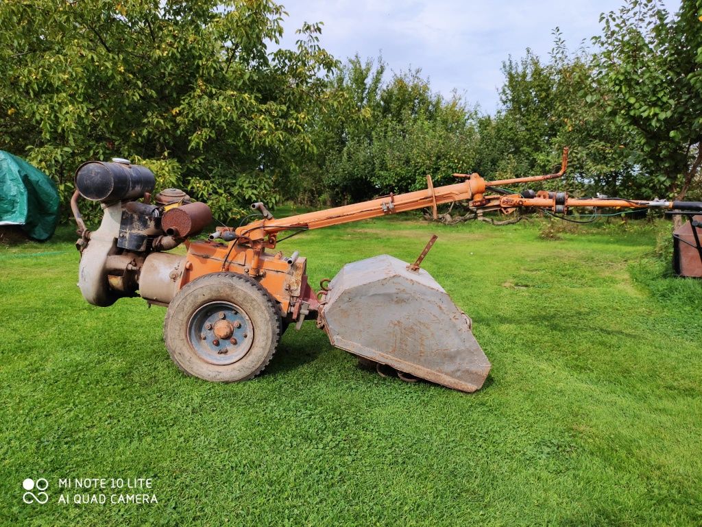 Traktor traktorek dzik ogrodowy glebogryzarka ciągnik ciagniczek DDR
