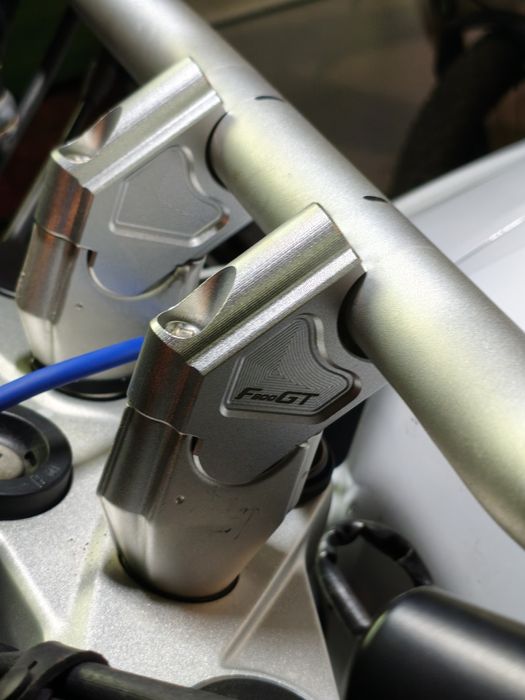 Podwyższenie kierownicy motocykla