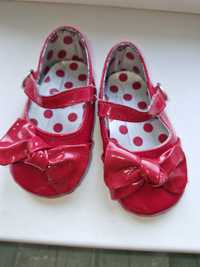 Дитячі туфлі для дівчинки розмір 11.5