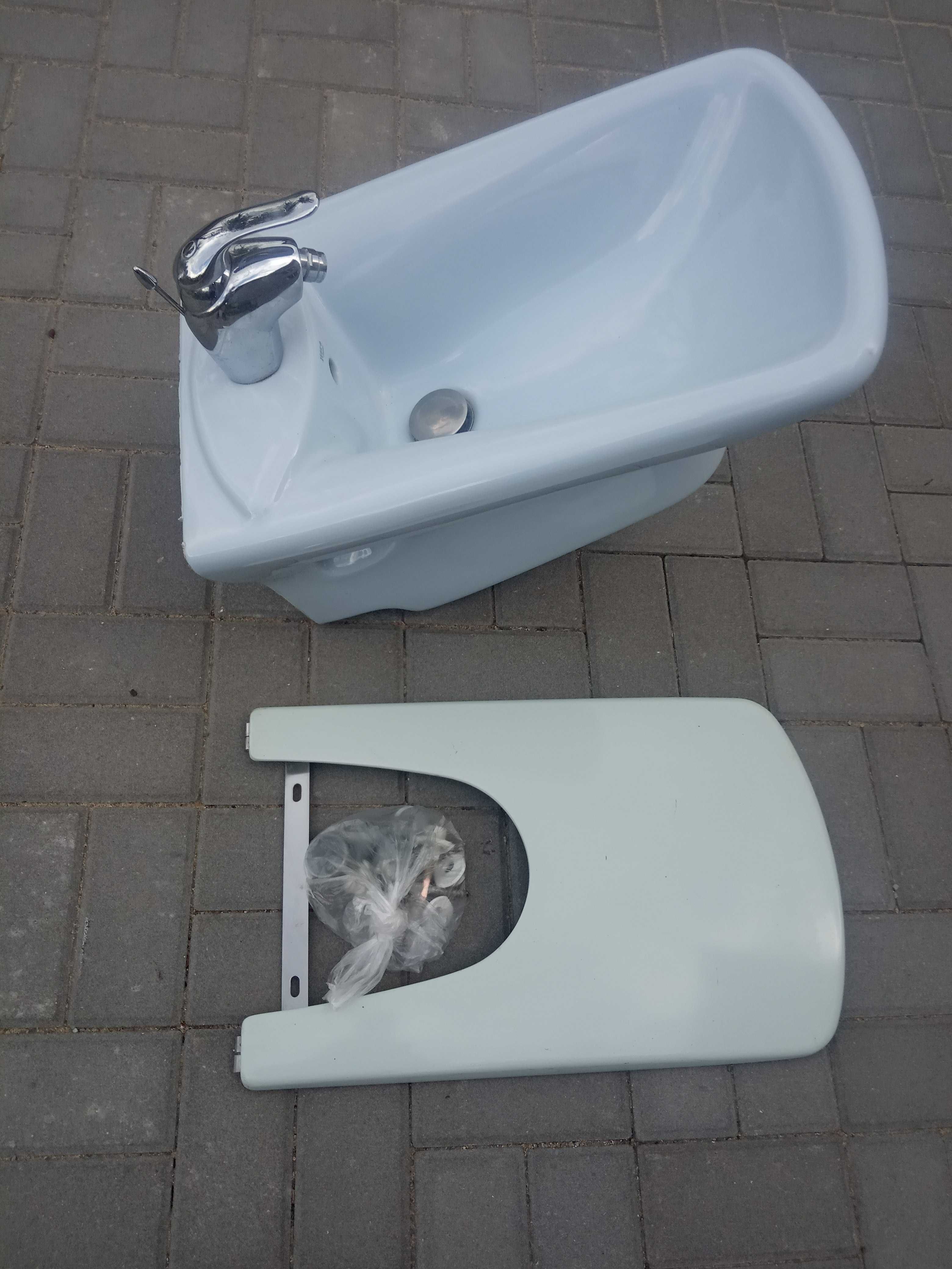 Bidet Roca podwieszany 60x35x27 Błękit, bateria, deska, odpływ, śruby