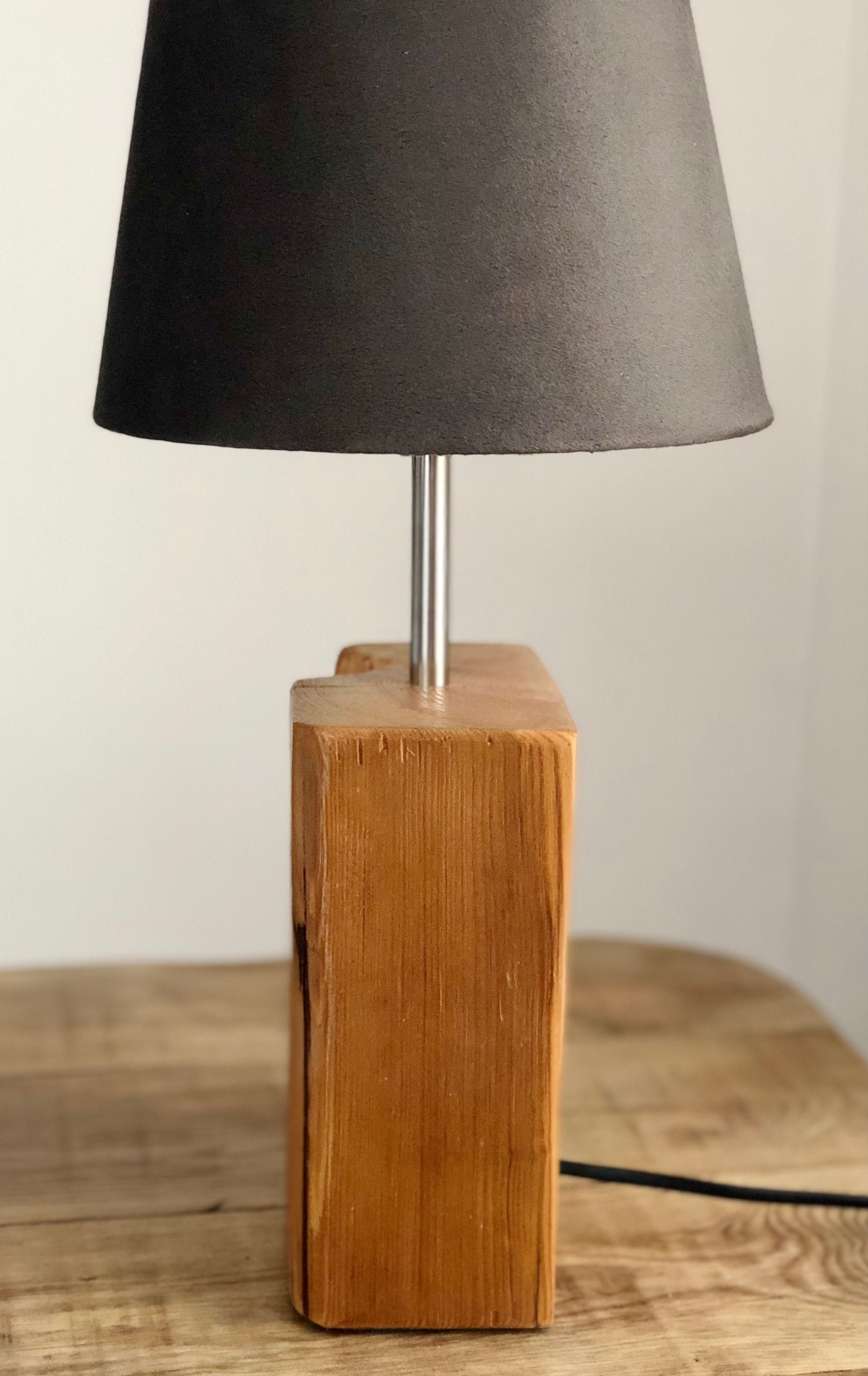 Lampa stołowa w stylu rustykalnym