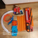 Hot  Wheels Mega Transporter z dodatkowymi  elementami