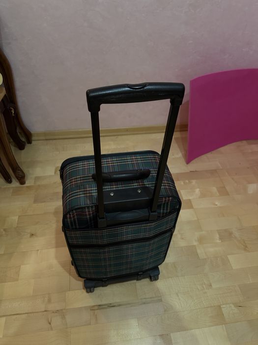 Валіза велика на колесах