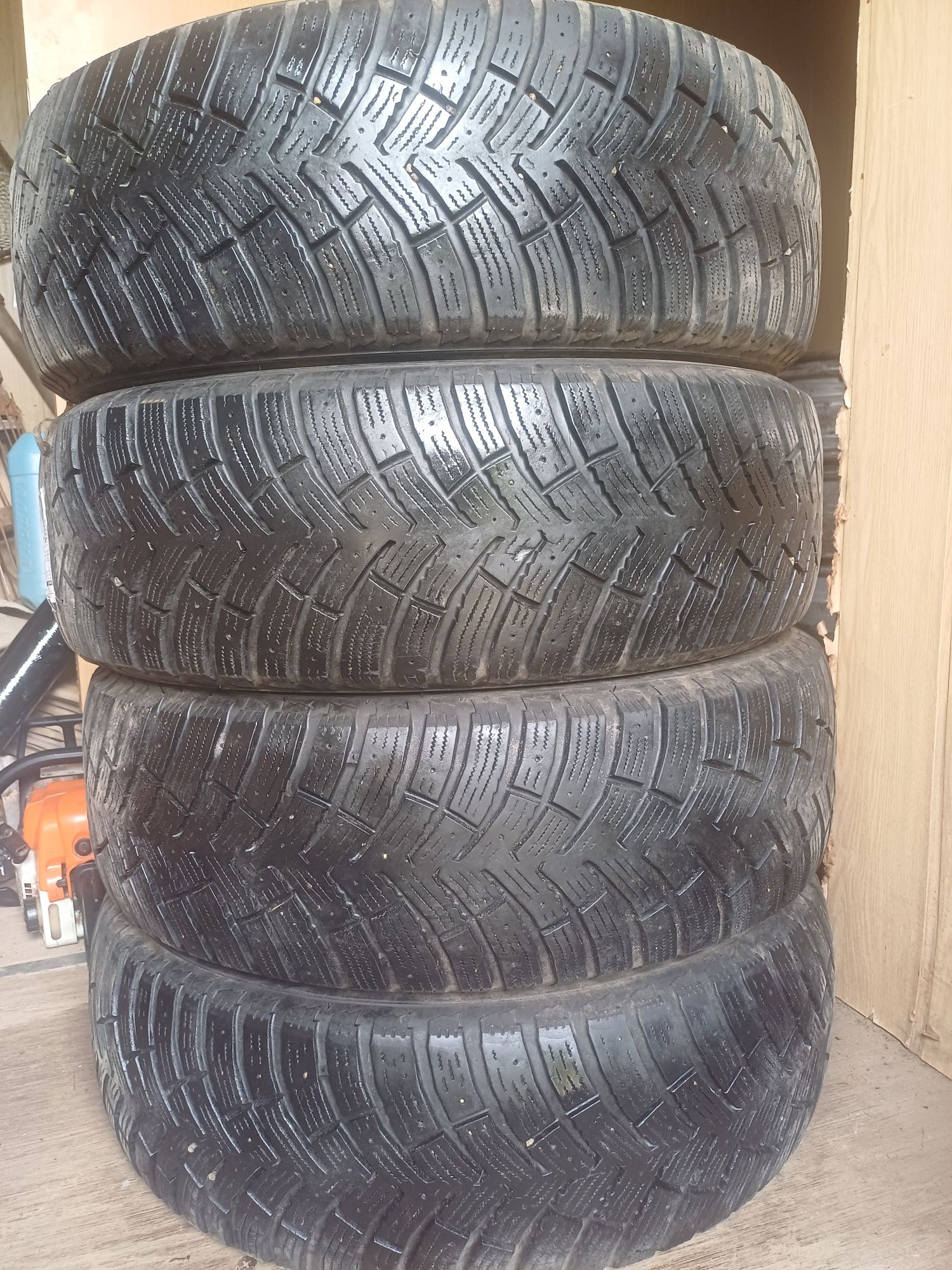 Зимня резина nexen 235 70 16
