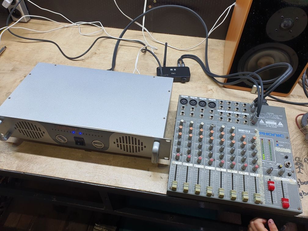Końcówka mocy Liquid power 2x250w rms wzmacniacz dobry ma poczatek