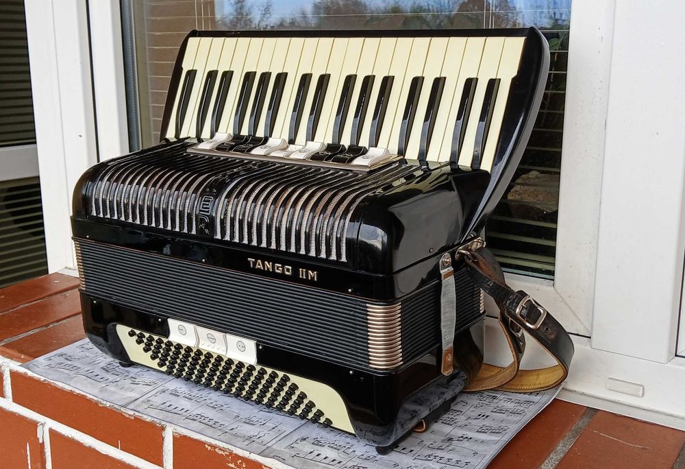 Akordeon HOHNER TANGO IIM 96 basów